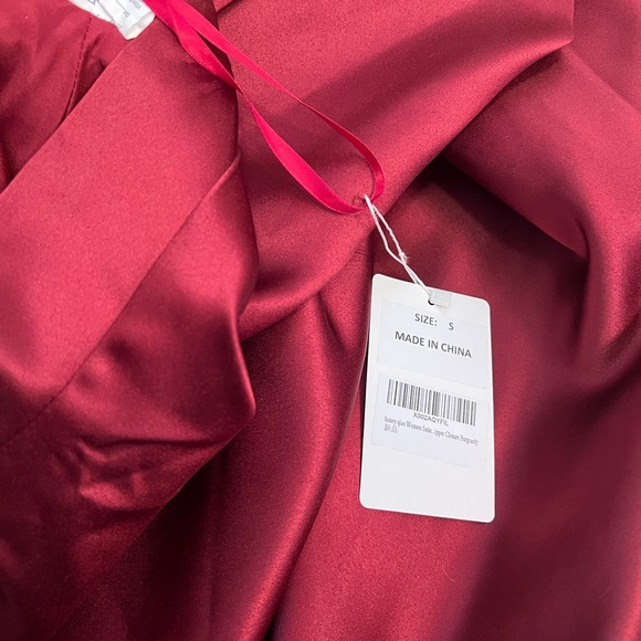 Elegant Satin Wine Skirt - Picture 3 of 4